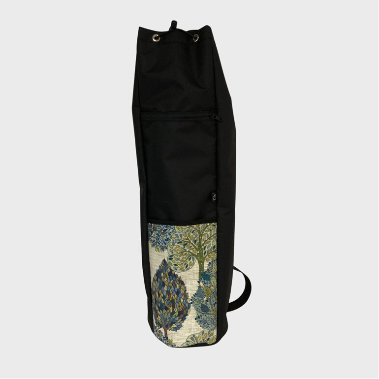 Yoga/pilates bag in a durable fabric with pockets
